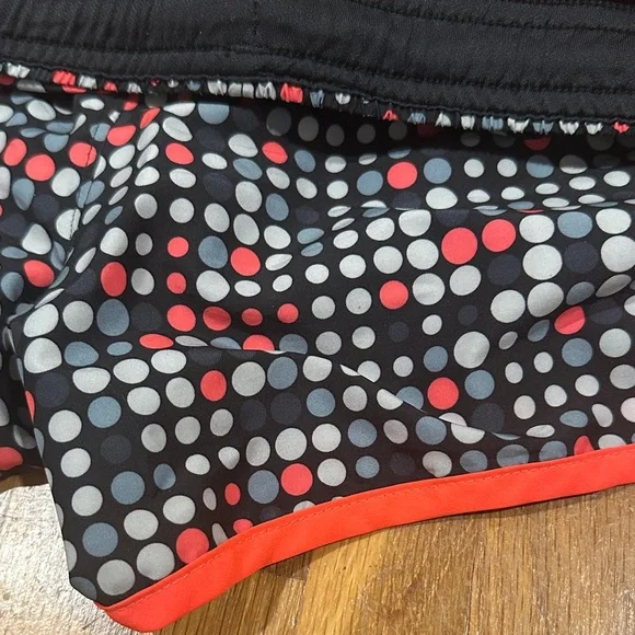 *last chance* Under Armour | Black and Pink Athletic Shorts - Picture 5 of 8